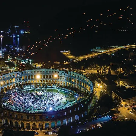 2 Bedroom Gorgeous In شقة بولا