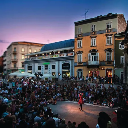 2 Bedroom Gorgeous In بولا