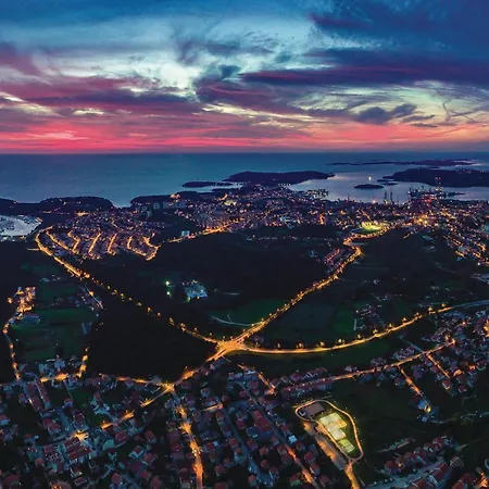 2 Bedroom Gorgeous In بولا