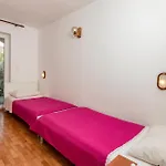 2 Bedroom Gorgeous In Appartement *