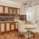 2 Bedroom Gorgeous In Pula